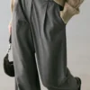 Pantalon à pinces à fines rayures Pantalon à pinces à fines rayures