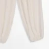 Pantalon sarouel fluide avec détails plissés Pantalon sarouel fluide avec détails plissés