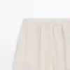 Pantalon sarouel fluide avec détails plissés Pantalon sarouel fluide avec détails plissés