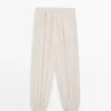 Pantalon sarouel fluide avec détails plissés Pantalon sarouel fluide avec détails plissés
