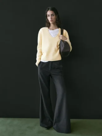 Pantalon évasé à fines rayures