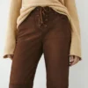 Pantalons courts en cuir suédé avec cordons de serrage Pantalons courts en cuir suédé avec cordons de serrage