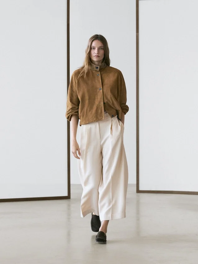 Pantalons fluides avec ourlets retroussés Pantalons fluides avec ourlets retroussés