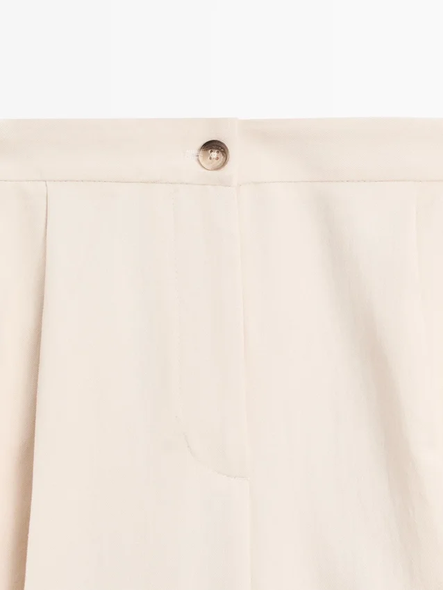 Pantalons fluides avec ourlets retroussés Pantalons fluides avec ourlets retroussés