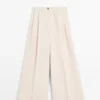 Pantalons fluides avec ourlets retroussés Pantalons fluides avec ourlets retroussés