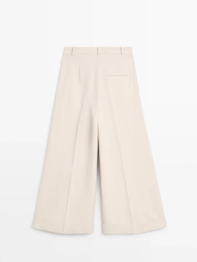 Pantalons fluides avec ourlets retroussés Pantalons fluides avec ourlets retroussés