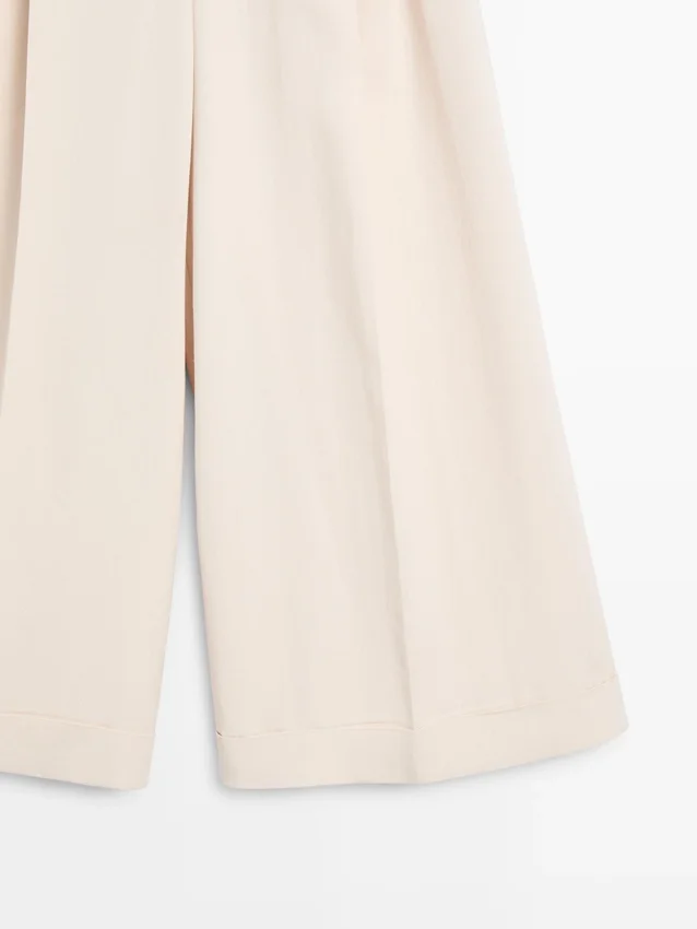 Pantalons fluides avec ourlets retroussés Pantalons fluides avec ourlets retroussés