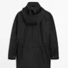 Parka à capuche avec détails en tissu Parka à capuche avec détails en tissu
