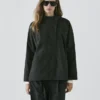 Parka courte rembourrée avec détail au niveau du col Parka courte rembourrée avec détail au niveau du col