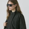 Parka courte rembourrée avec détail au niveau du col Parka courte rembourrée avec détail au niveau du col