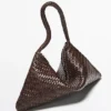 Petit sac à bandoulière en cuir tressé Petit sac à bandoulière en cuir tressé