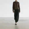 Pull en maille à col montant avec boutons-pression Pull en maille à col montant avec boutons-pression