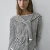 Pull en maille rayée avec détail sur les manches Pull en maille rayée avec détail sur les manches