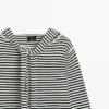 Pull en maille rayée avec détail sur les manches Pull en maille rayée avec détail sur les manches