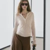 Pull Henley en laine mélangée avec découpes Pull Henley en laine mélangée avec découpes