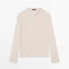 Pull Henley en laine mélangée avec découpes Pull Henley en laine mélangée avec découpes