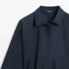 Robe chemise mi-longue avec détail d’écharpe Robe chemise mi-longue avec détail d’écharpe