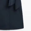 Robe chemise mi-longue avec détail d’écharpe Robe chemise mi-longue avec détail d’écharpe