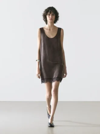 Robe courte fluide avec détails en dentelle