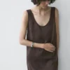 Robe courte fluide avec détails en dentelle Robe courte fluide avec détails en dentelle