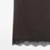 Robe courte fluide avec détails en dentelle Robe courte fluide avec détails en dentelle