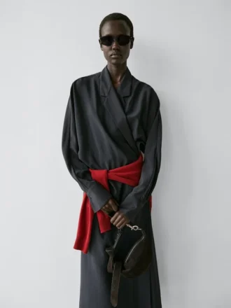 Robe mi-longue avec détail drapé