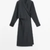 Robe mi-longue avec détail drapé Robe mi-longue avec détail drapé