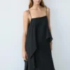 Robe mi-longue avec volants asymétriques