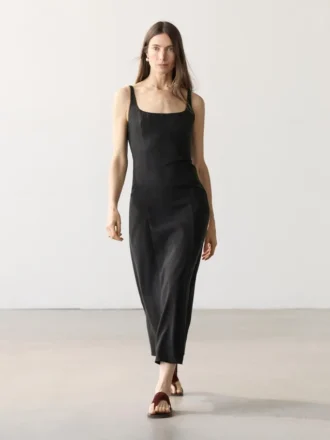 Robe mi-longue en lin à bretelles