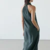 Robe mi-longue en mélange de lin avec encolure en V Robe mi-longue en mélange de lin avec encolure en V