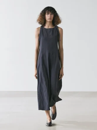 Robe mi-longue fluide avec boucles