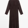 Robe mi-longue fluide avec détails froncés