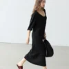 Robe midi avec détail aux manches Robe midi avec détail aux manches