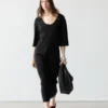 Robe midi avec détail aux manches Robe midi avec détail aux manches