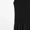 Robe midi en maille avec détails contrastés Robe midi en maille avec détails contrastés