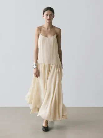 Robe midi fluide avec détails plissés