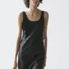 Robe midi fluide à col rond Robe midi fluide à col rond