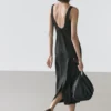 Robe midi fluide à col rond Robe midi fluide à col rond