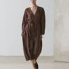 Robe midi fluide en mélange de lin avec ceinture
