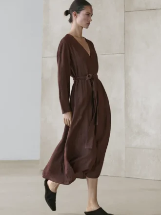 Robe midi fluide en mélange de lin avec ceinture