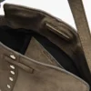 Sac en cuir refendu avec clous décoratifs