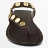 Sandales en cuir refendu avec clous Sandales en cuir refendu avec clous
