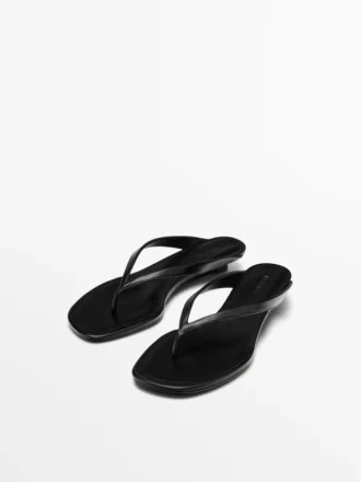 Sandales à talon moyen avec séparateur d&rsquo;orteils