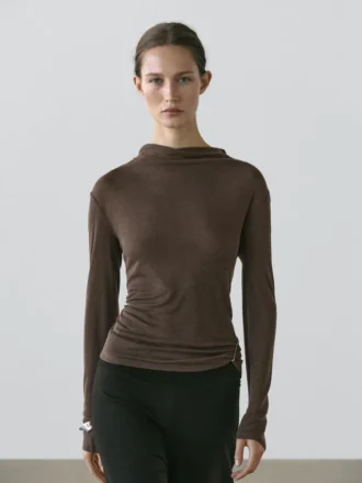 T-shirt à col entonnoir