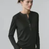 T-shirt à col Henley en mélange de laine T-shirt à col Henley en mélange de laine