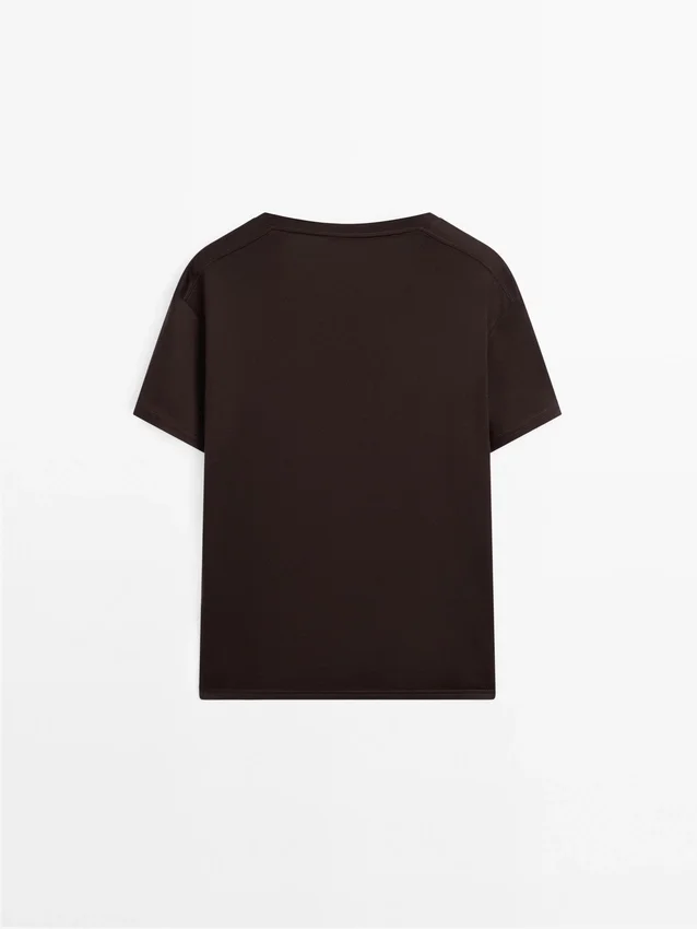 T-shirt fluide à col en V T-shirt fluide à col en V